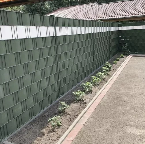 Velmi pevná plotová páska 450g/m² pro plotový plot + klopy (zelená)