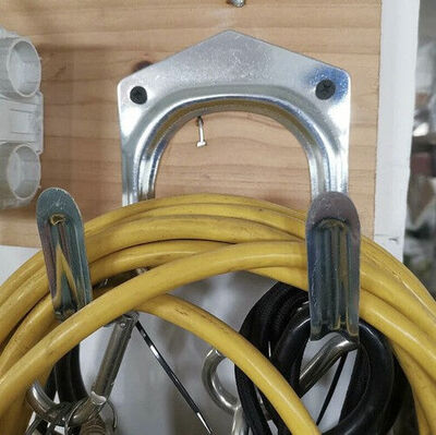 Kovové věšáky na zahradní / dílenské nářadí (20ks) - Obrázek